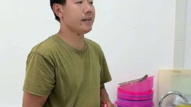 在镇江有个一抓准，看到他，就想让他称点什么，这榴莲好吃的很自信的男人最帅！#原创视频 #栗子哥 #万