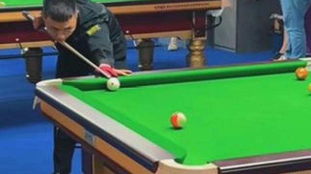 薛老师一次一次得尝试当初的7号球轻推的效果 #台球  #台球是一种生活
