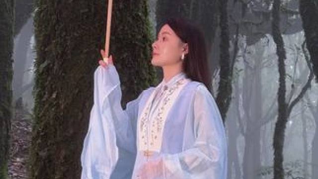 打卡哀牢山原始森林，汉服适配度100%！雾气朦胧间，仿佛千年前的仙子误入，#国风古韵 #原创古风计划