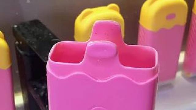 吸盘脸盆挂钩 这款吸盘脸盆挂钩 真不错，免打孔上墙，全家的脸盆都能上墙收纳不占地方，大号脸盆也没问题