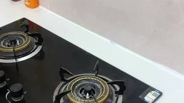 窄缝锅盖收纳垫 厨房台面放个这种窄缝锅盖收纳垫，做饭时锅盖锅铲随手放上面，整洁又不占地方，还能放在水