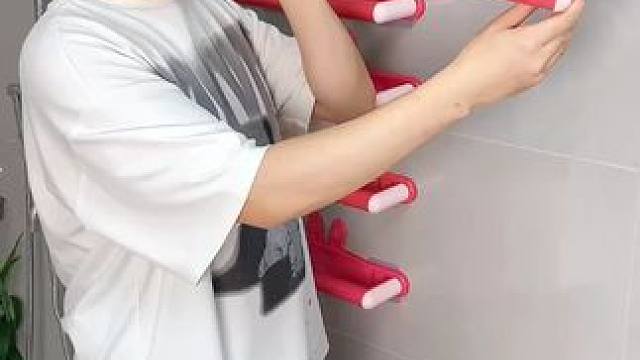 可伸缩拖鞋架 可伸缩拖鞋架，凉鞋拖鞋用它收纳不占空间，还是个 #可伸缩毛巾架，卫生间干净整洁多了 #