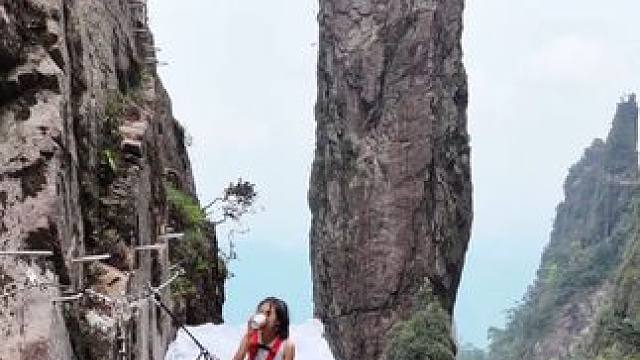 为了这杯悬崖咖啡，特意去了一趟莽山！#航拍莽山#一座不用爬的山  #莽山五指峰景区 #飞拉达攀岩