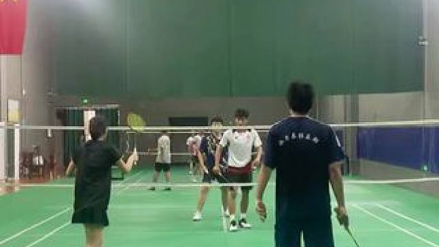 我的混双后场需要搭个重炮 #羽毛球 #打羽毛球女生 #混双打男双