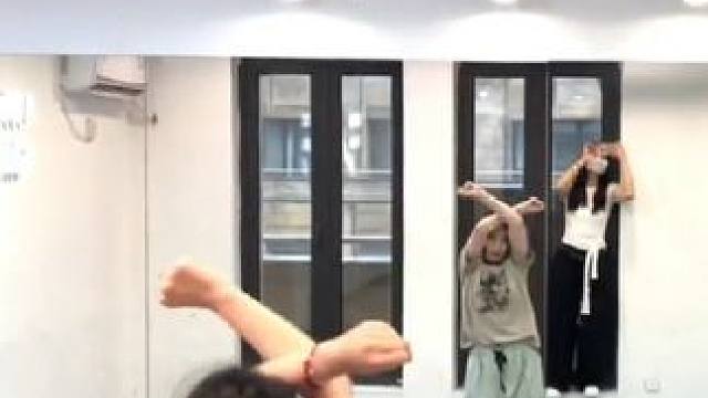 已经枯竭了不知道每周跳什么的时候，就掏出二代团的歌～十几年了依然能打…#日常练舞记录