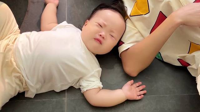 辞职带娃。和露兮去玩泥巴