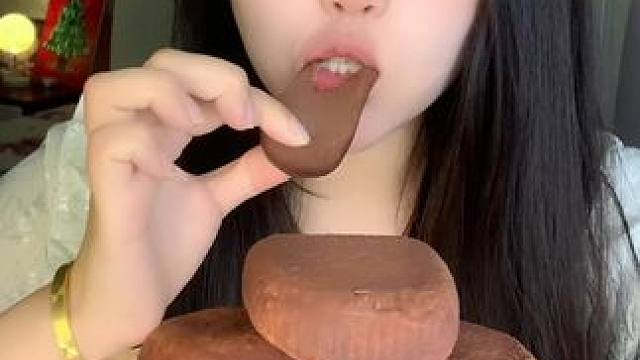 这家的生巧福团真的很好吃！ 可以一口气炫好几个！#这也太好吃了 #生巧福团 #好吃到停不下来 #软糯