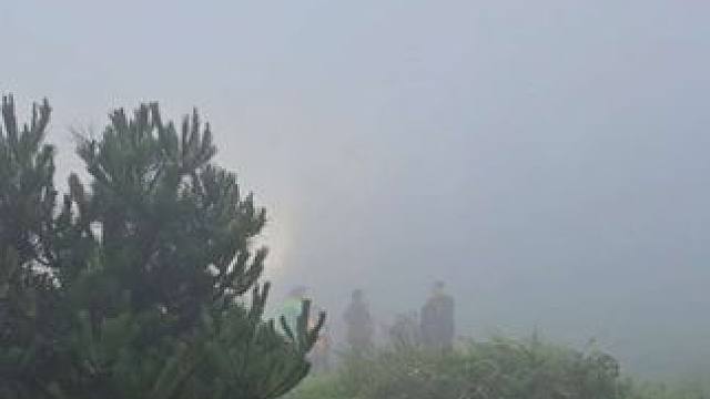 昨天早上五点半的某个山头，跟个寂静岭一样看不清周围，唯一的优点就是凉快还没这么早爬过山呢
#户外 #