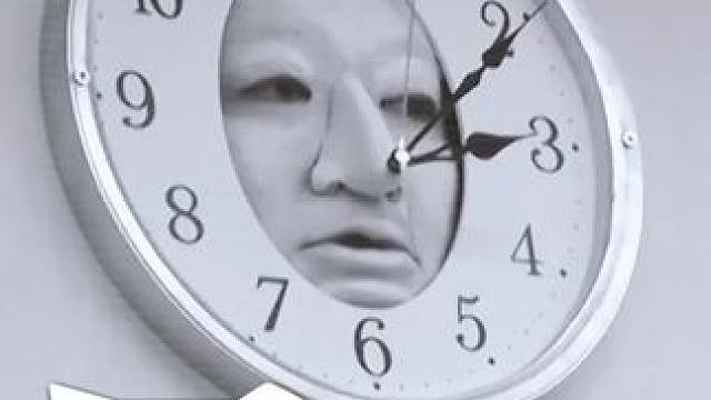 最新硬核校园躲猫猫 玩家卖一藏二的绝招能否逃过几百双学生的眼睛#奇葩挑战 #躲猫猫