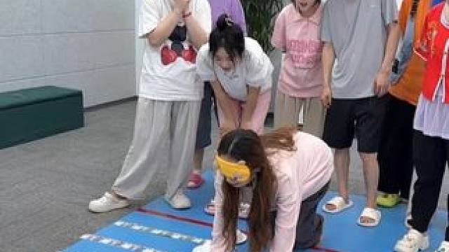 滚多少拿多少，哈哈厉害了 #办公室搞笑 #办公室日常 #挑战