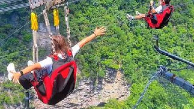 七月的想念，恰如你温柔过境 #高空滑索 #张家界大峡谷高空滑索#亲子游玩好去处 #暑假去哪玩#陪伴孩