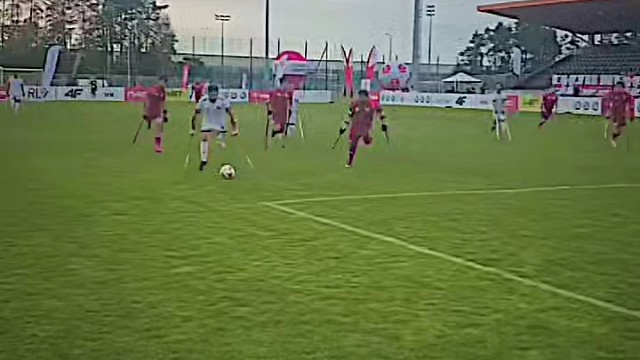 “如果身体是有瑕疵的半成品 那就让灵魂成为不停燃烧