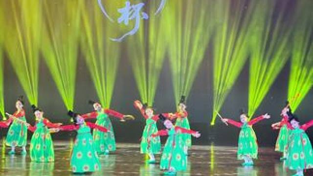 不是所有的努力都是为了分数，但每一次的坚持都是为了塑造更好的自己[爱心][爱心]真正的价值，是孩子反