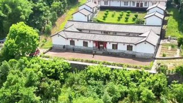 我曾经努力走出大山，最终还是又回到了大山，有人说，人生只有两条路，追梦和回家#原创视频 #山水风光