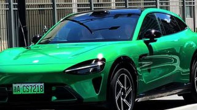 宝石绿的小米yu7车漆的质感真的很不错#小米yu7 #小米汽车