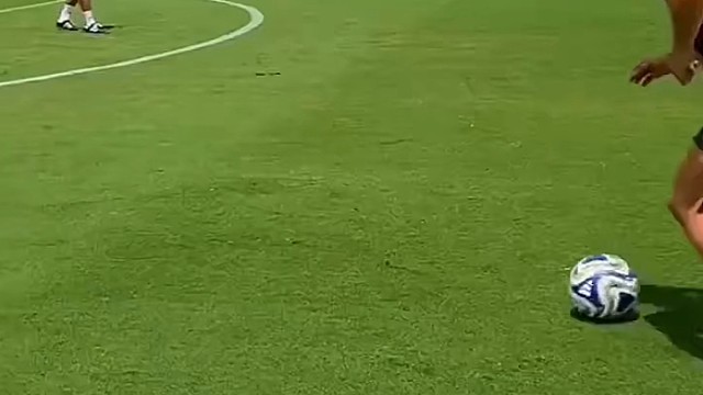 来说说你认为谁踢得好一点