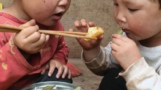 今天煮四季豆吃。#农村娃