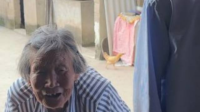 偷偷回爷爷奶奶家！奶奶晚上突然问我对象…我感觉我也是真释然了 #回农村 #爷爷奶奶 #赚钱的意义