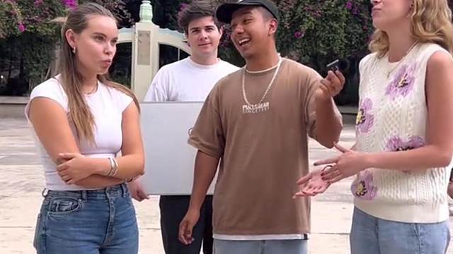 街头挑战，女朋友VS红颜知己。（2） 街头挑战，女朋友VS红颜知己。（2）#街头挑战 #老外真会玩 