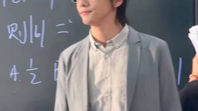 #超级教师 隔壁班新来的老师太帅了！#新剧来袭 #好剧推荐 #因为一个片段看了整部剧 #百亿剧好看计