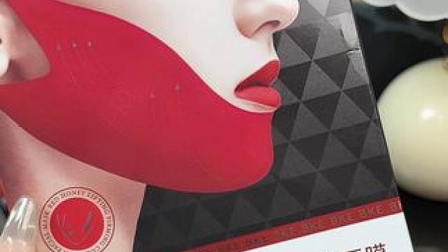 这个#提拉紧致面膜 真是用一次就爱上，垮脸、有双下巴，下颌线不清晰都去用它，真心不错  #面膜推荐 