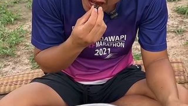 酸辣木瓜丝️油炸山水牛 #美食 #户外美食 #泰国美食 #内容启发搜索