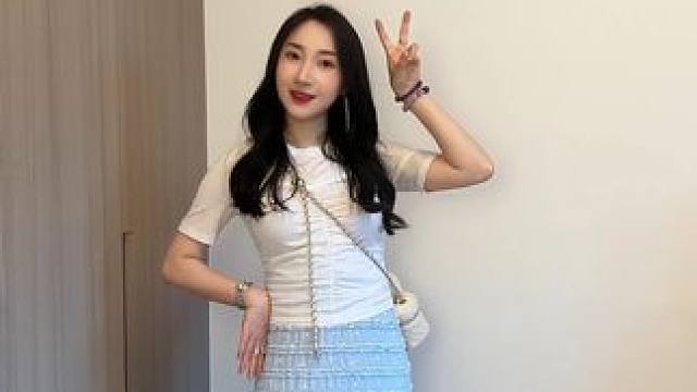 夏天的颜色~奶呼呼的包臀鱼尾半身裙，万众瞩目~真的太温柔了！ #半身裙 #鱼尾裙 #海边穿搭 #穿搭