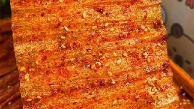 湖南人做的豆皮辣条是真的没得说！好吃又上头#好吃到停不下来 #追剧小零食 #吃货必备