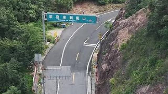 都说了不要走G323，途径50公里的无人区，风景虽美，但现在想起来手心还冒汗！#旅行推荐官 #g32