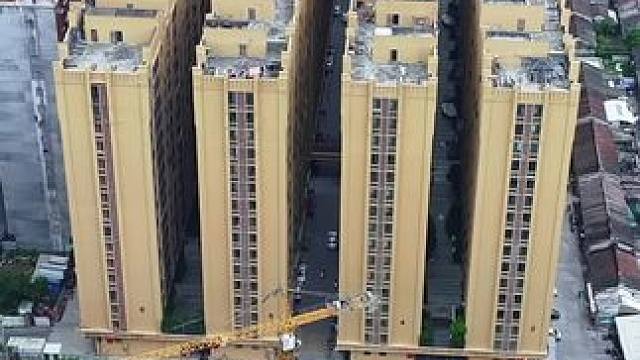 广东最窄楼间距小区，却取名阳光城，网友戏称“真的是缺什么取什么”！#旅行大玩家 #揭阳 #城市建设 