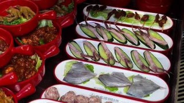 168的3-4人餐太值了，鲜货新鲜到发光，麻辣排骨、吊龙肉眼可见的好品质，刚摆上就被抢空。#火锅火锅