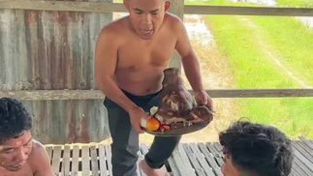 东南亚矮子 #户外烧烤野炊 #原创视频 #外国人真会玩 #快乐是一种心态开心就是幸福 #骚操作