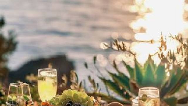 男人徒手剥了一百斤荔枝，却把果肉全部捣碎！#荔枝 #荔枝汁 #这一口荔枝等了一年 #快喊你的好朋友请