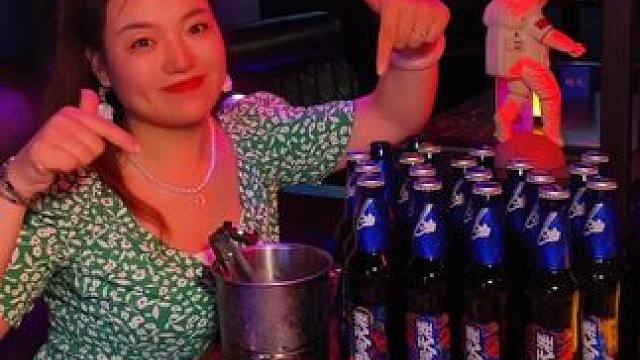 闹市中的乌托邦 #现场氛围 #网红酒馆 #强烈推荐 #聚会喝酒 #成都旅行