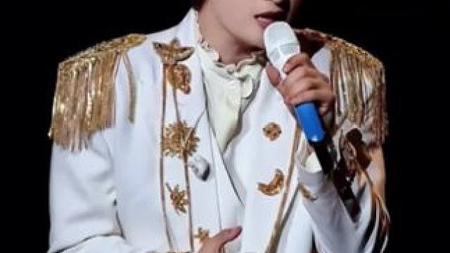 “或许睁开眼睛 还有再爱一次的勇气” #张远#可以不是你#现场版live#张远白巡回演唱会