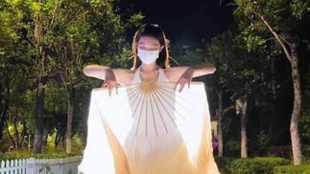 刘宇画中游扇子舞好灵动~