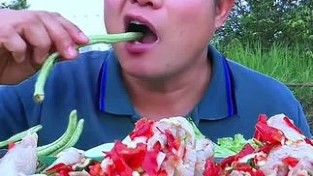 长豆角鲜小米辣剁椒️凉拌大鸡爪子 #泰国大叔#内容启发搜索 #种草激励计划 #泰国美食#泰国生活