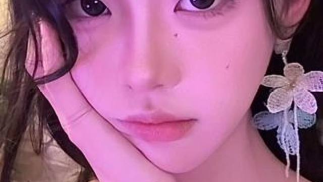 难过夹带陌生的感觉有一些#猫系女友 #乖巧宝宝 #爱了爱了 #自拍自拍自拍 #甜酷