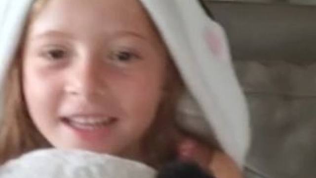 这不是一次简单的“陪伴”，更是一次充满爱的双向奔赴#外国萌娃隔空视频遛舅#外国萌娃遥控舅舅逛红山动物