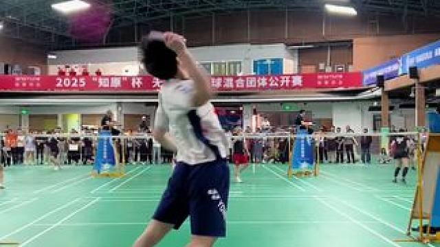 羽毛球精彩男单比赛，业余打职业太难了