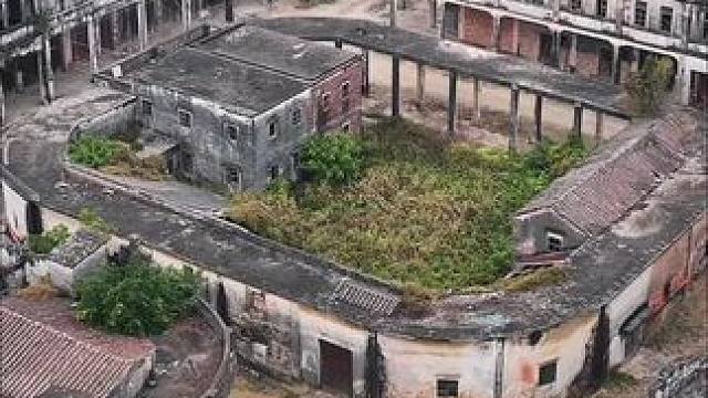 这是狂飙中莽村的取景地，百年前热闹繁华人山人海的墟市！只可惜如今只剩下破败的模样#莽村 #狂飙#墟市