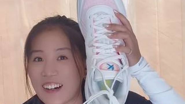 安踏装备开箱看一看，今年鞋子超nice#超三联赛