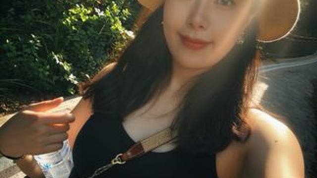 花开半夏
美好日常
#夏天该有的样子 #户外 #户外散步 #ai让我的照片会发光 #夏天是一场光影的