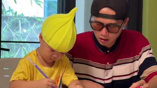 爸爸对待儿子和女儿的区别...