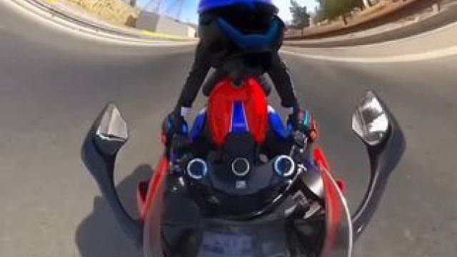 今天给这群小老弟好好上一课#本田火刃cbr1000rrr #宝马s1000rr #雅马哈mt10 #