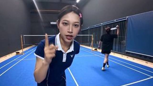 粉丝白嫖课第二期！ 感觉这位粉丝妹妹很有天赋捏！一学就会哈哈哈哈
*这期有结算舞蹈
#打羽毛球女生 