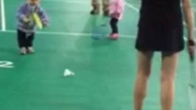 来个羽球三姐弟版～ #羽毛球 #廖百川 #川崎阿尔法 #超轻进攻拍 #川崎羽毛球服