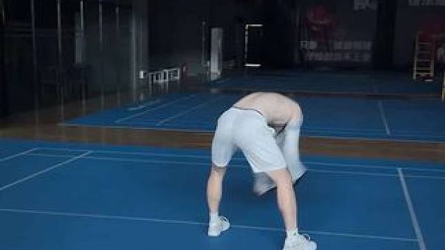 你的假动作很假 就像当初她说爱你一样#川崎极光7 #羽毛球 #伤感 #假动作