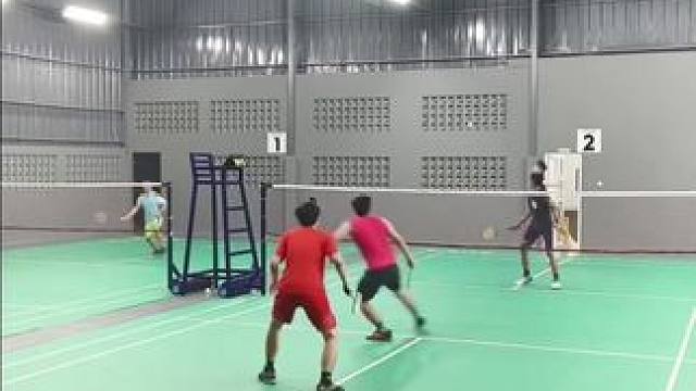 这样也杀不死#羽毛球 #享受羽毛球带来的快乐 #羽毛球精彩片段