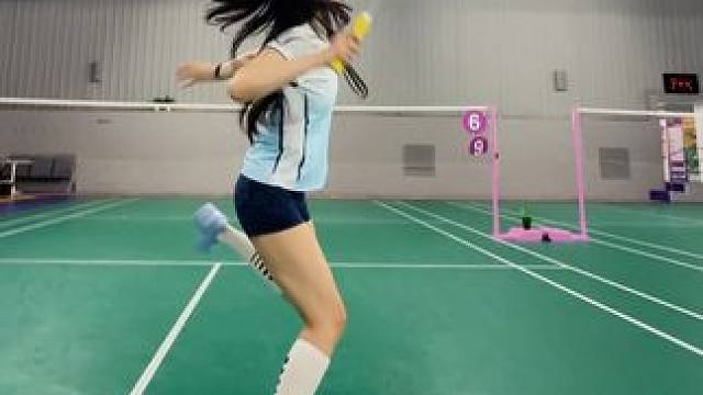 还想做个假动作，结果把自己也玩进去了～#羽毛球单打 #羽毛球反手